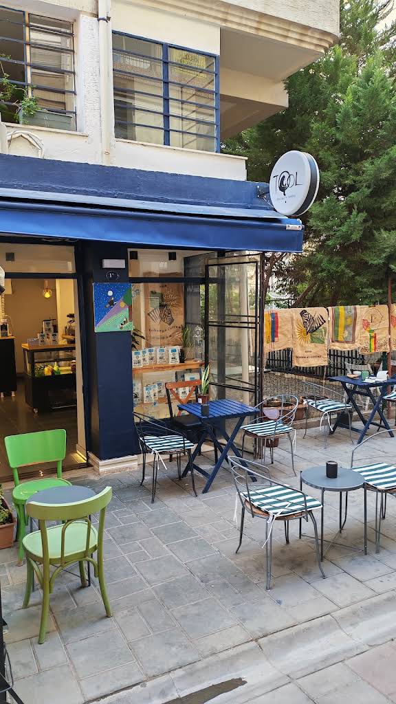 The navy-blue facade and outdoor seating at TOOL Specialty Coffee in Bostanlı